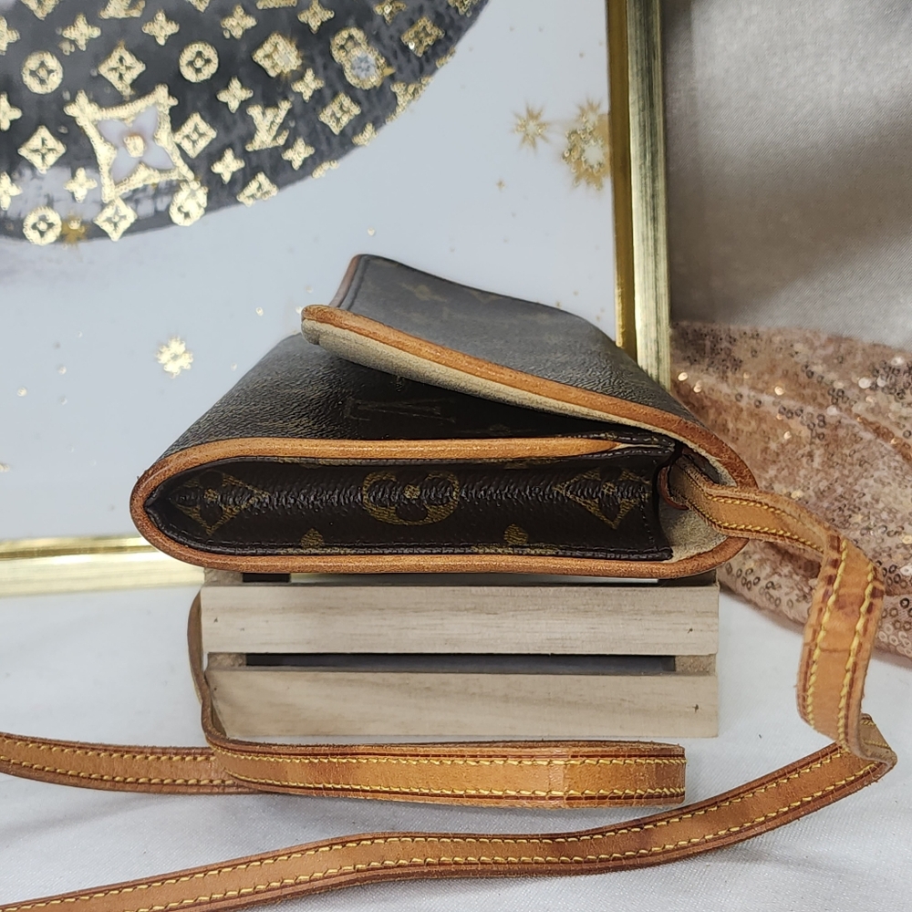 Authentic Louis Vuitton Twin Pouchette GM with Dust Bag & Paperwork - Picture 9 of 17